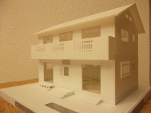 ４）シンプルベストな木の家の模型です